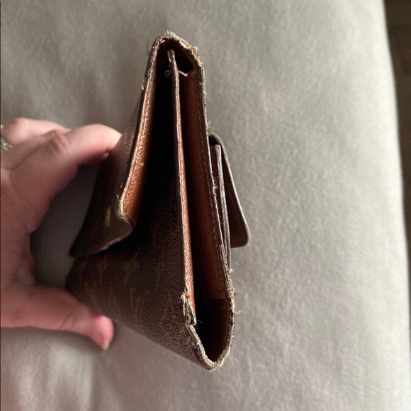 Louis Vuitton Monogram Wallet - Picture 7 of 8